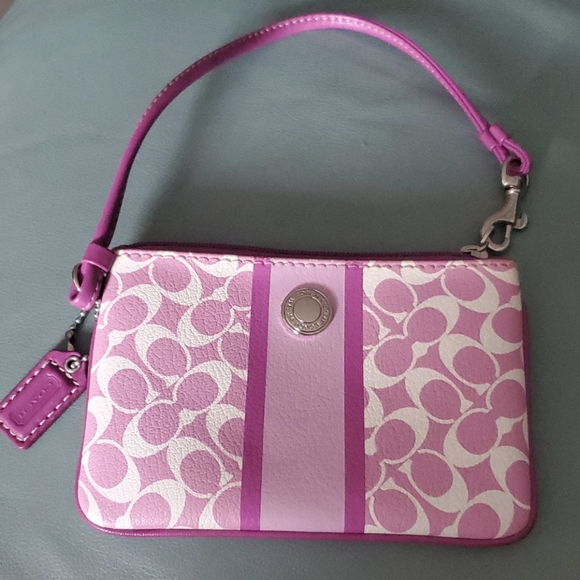 Coach Handbags - Coach Wristlet